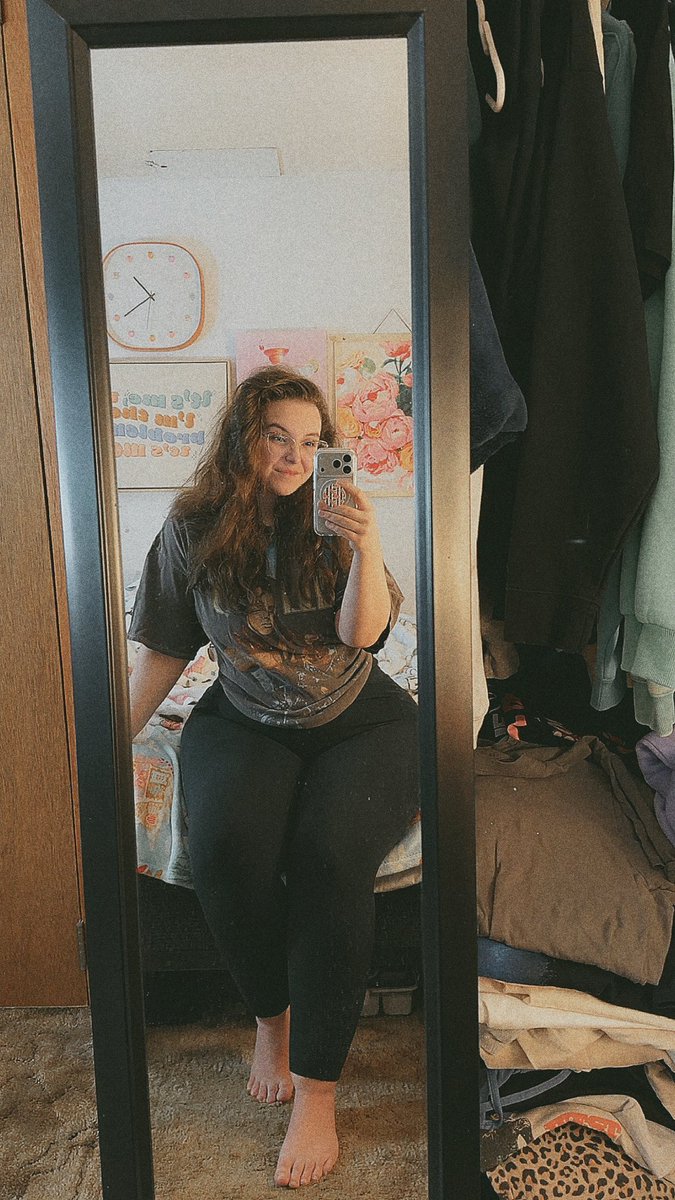 crissyyxoxo's tweet photo. new phone, who disss? 🤎 https://t.co/qGQGA1iYNc