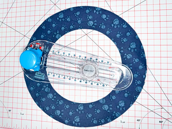 QUILTsocial's tweet photo. Donut shapes for the win 🍩⭕ Paul cuts 10-inch circles then removes 8-inch centers with the TrueCut 360 Circle Cutter. Bonus Odif 404 tip to help prevent shifting. Link in post. https://t.co/6rd8cvMQtD
#TrueCut360CircleCutter #QuiltTutorial #QuiltingTools #Olfa #Odif404 https://t.co/JOQO7RHDmb