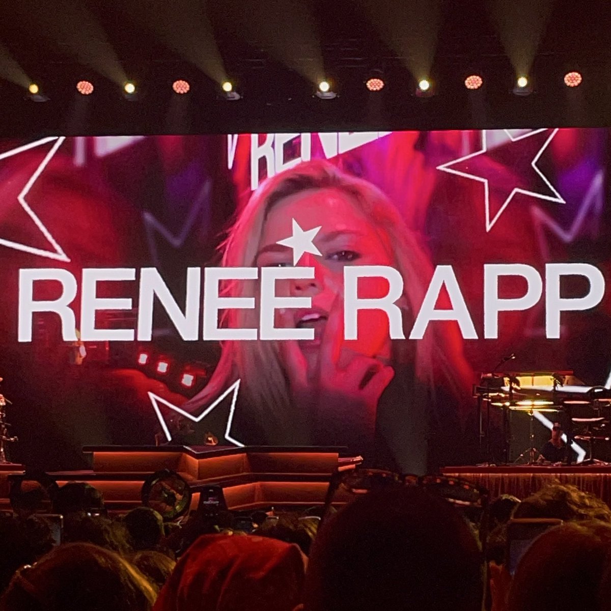 sapphicsforchuu's tweet photo. my best shot of the night lwk
STARTING A PETITION FOR GIRLS TO STOP BRINGING THEIR TALL BOYFRIENDS TO CONCERTS PLEASE AND THANK YOU
#BiteMeManchester #ReneeRapp https://t.co/VK6FsnuUMD