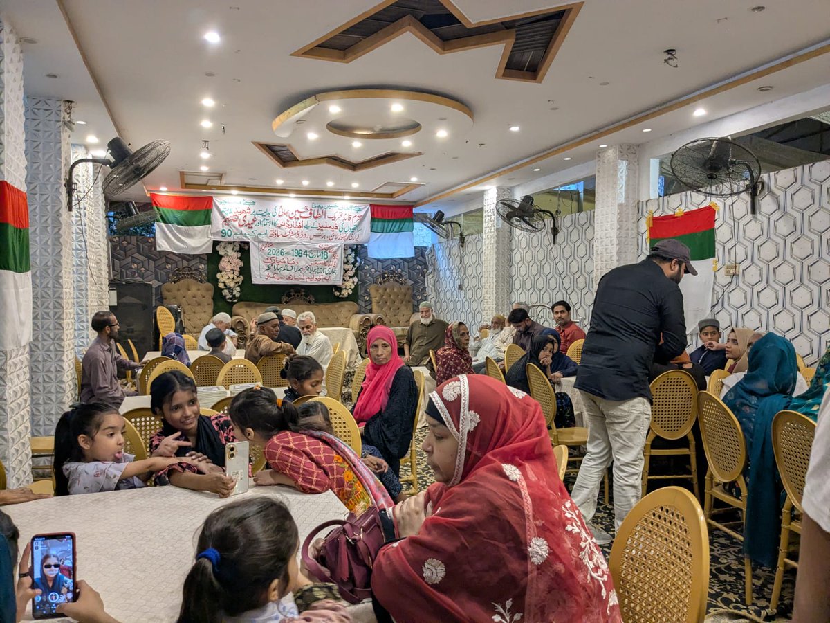 🌹🚨🇵🇰🚨🌹
آج 18 مارچ 2026 کو قائدِ تحریک الطاف حسین کی ہدایت پر لیاری، رنچھوڑ لائن اور برنس روڈ سیکٹرز کی جانب سے مشترکہ افطار ڈنر کا اہتمام کیا گیا۔  کارکنان و عوام نے شرکت کی اور متحدہ قومی موومنٹ کے 42ویں یومِ تاسیس کا کیک کاٹا گیا۔
1/3
#MQM42YearsWithAltaf