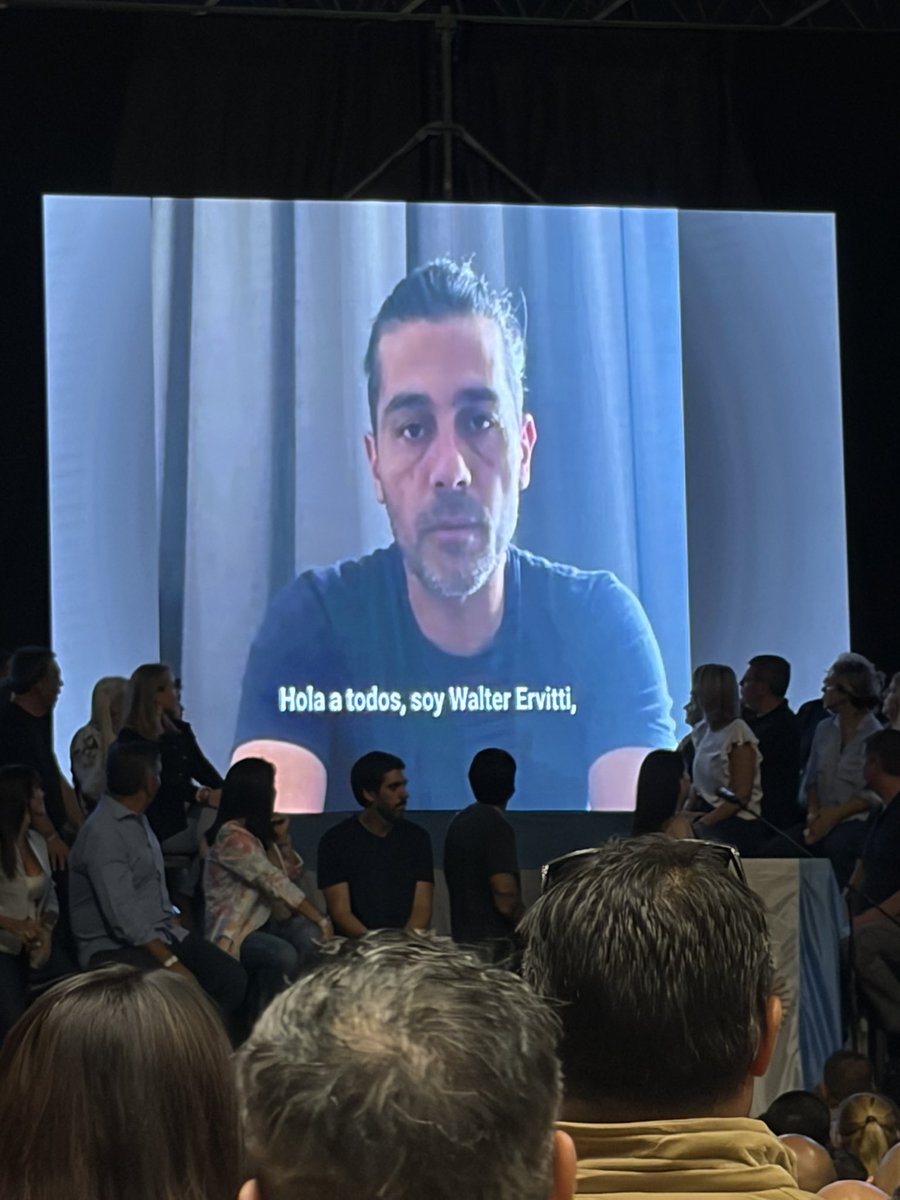 Poli Sabatés tweet media