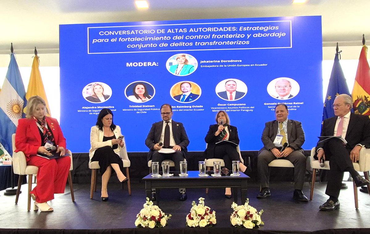 UEenEcuador's tweet photo. #EUROFRONT | Como conclusión del conversatorio, la Embajadora de la Unión Europea en Ecuador, Jekaterina Doródnova, @EUAmbEcuador expresó:

"La gestión de fronteras no es un fin en sí mismo, sino un instrumento para fortalecer la seguridad a través de la gobernanza democrática, el #EstadodeDerecho y la protección de los #DerechosHumanos, al mismo tiempo que se facilita la movilidad legítima y se promueve el desarrollo económico y social de las regiones fronterizas"