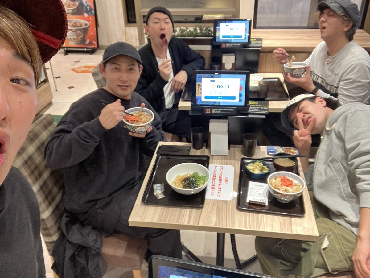 白A ヒシヌマ tweet media