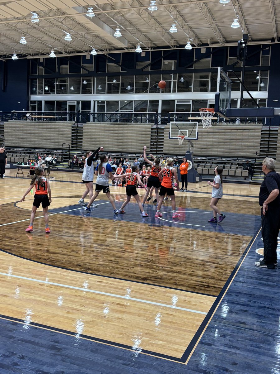 TMS_GirlsBB's tweet image. Week 3 ✔️

Love the growth from our 5th &amp;amp; 6th grade group. Competing and improving every week. 🏀

#Raiders #BuildTheProgram