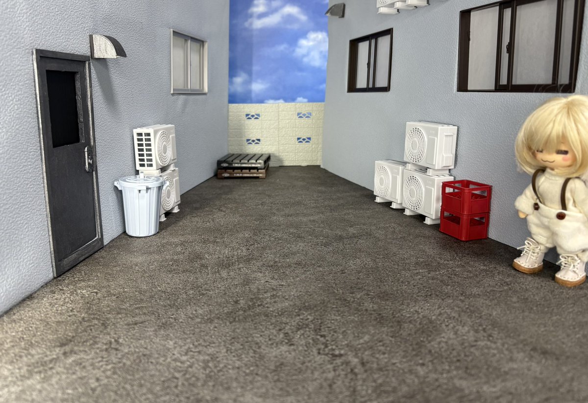 明日開催🏬
都立産業貿易センター台東館にて
1/12ドールに使える衣服・小物・アイテムオンリー展示即売会あります！

少しお得な前売り入場券販売中

お荷物置いたり、ちいさなお友達のお着替え場所にも使える、椅子机付きスペシャル前売り入場もあり✨

お着替えたくさんして撮影楽しんじゃおう📷
↓