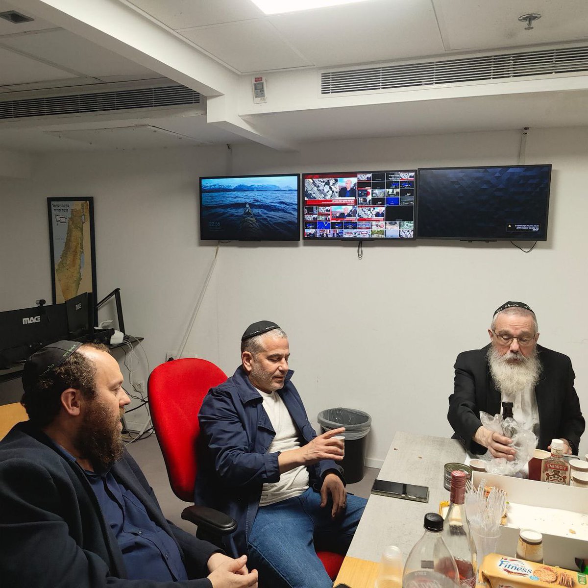 ינון מגל tweet media