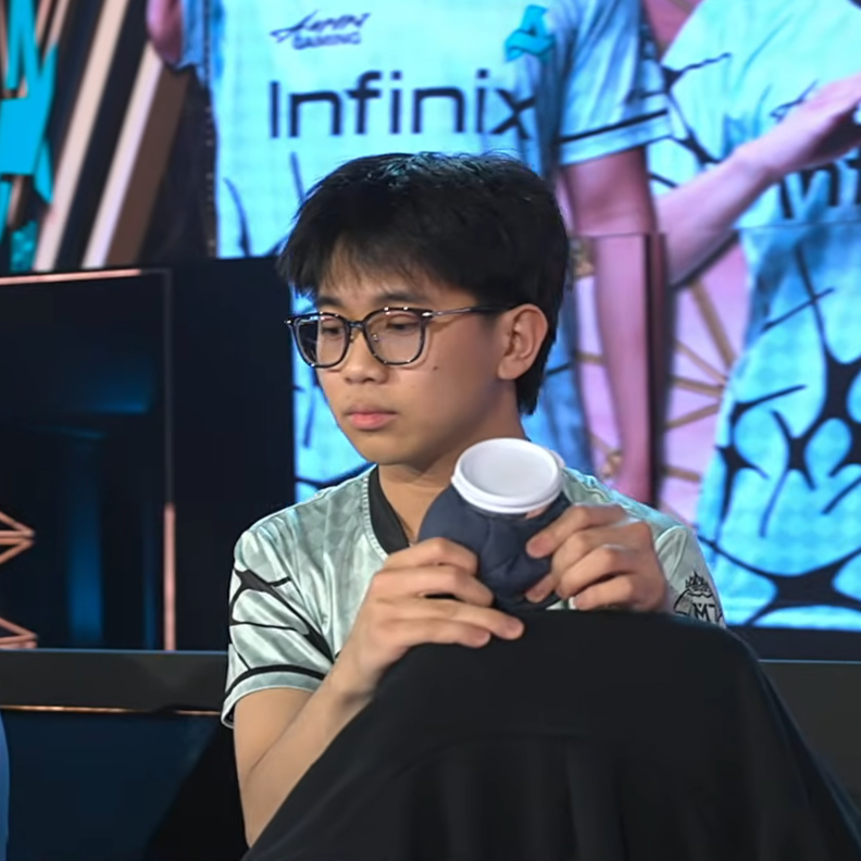 Fer_Lim08's tweet photo. Name: Edward Jay "Mr. Consistent" Dapadap
Role: Aurora EXP Laner
Status: S17 Ready
1 Day until Mr. Consistent dominates the Land of Dawn
@Edwardzy1
#MPLS17 #AuroraGamingPH https://t.co/gd9Rqs39sb