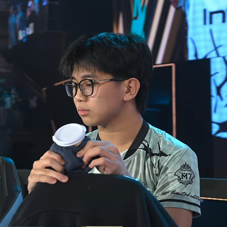 Fer_Lim08's tweet photo. Name: Edward Jay "Mr. Consistent" Dapadap
Role: Aurora EXP Laner
Status: S17 Ready
1 Day until Mr. Consistent dominates the Land of Dawn
@Edwardzy1
#MPLS17 #AuroraGamingPH https://t.co/gd9Rqs39sb