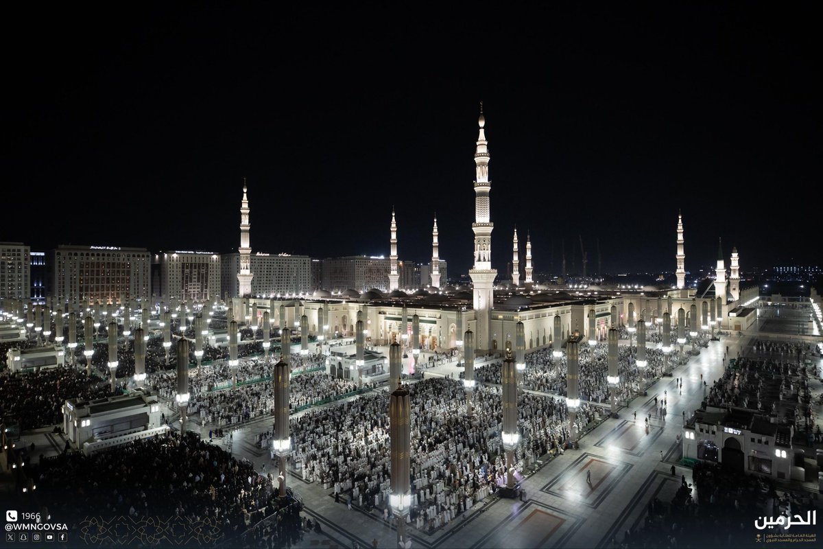 saudrahman27's tweet photo. The Grand Mosque witnessed a massive influx of worshippers and Umrah performers on the 29th night of Ramadan, as pilgrims gathered to perform Isha and Taraweeh prayers and mark the completion of the Holy Qur’an in a spiritually charged atmosphere. MasahAllah 💚#مكة #Mecca https://t.co/GCN031fWYz