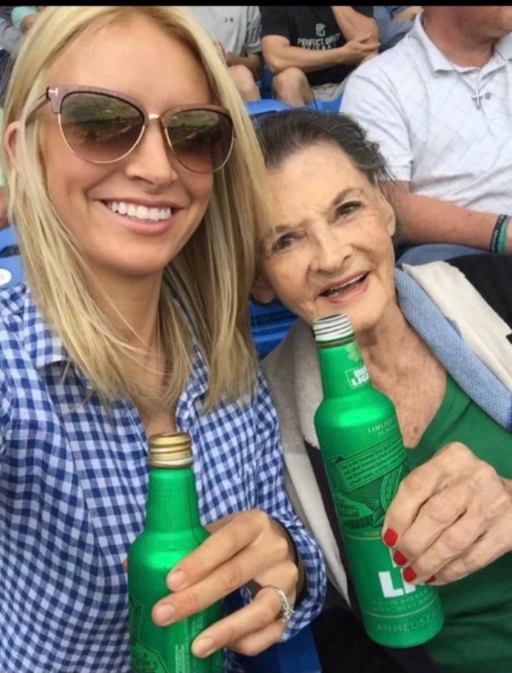 BEEBEELEE51 tweet media