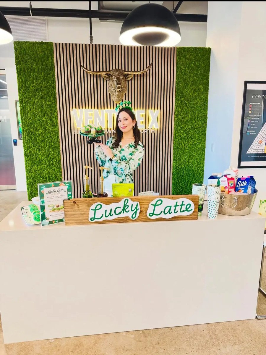 angiesomal22's tweet photo. I love celebrating St. Patrick's Day with my beautiful coworker 💚☘️🌈
#FortWorth #Green https://t.co/LeA3PSDLYU