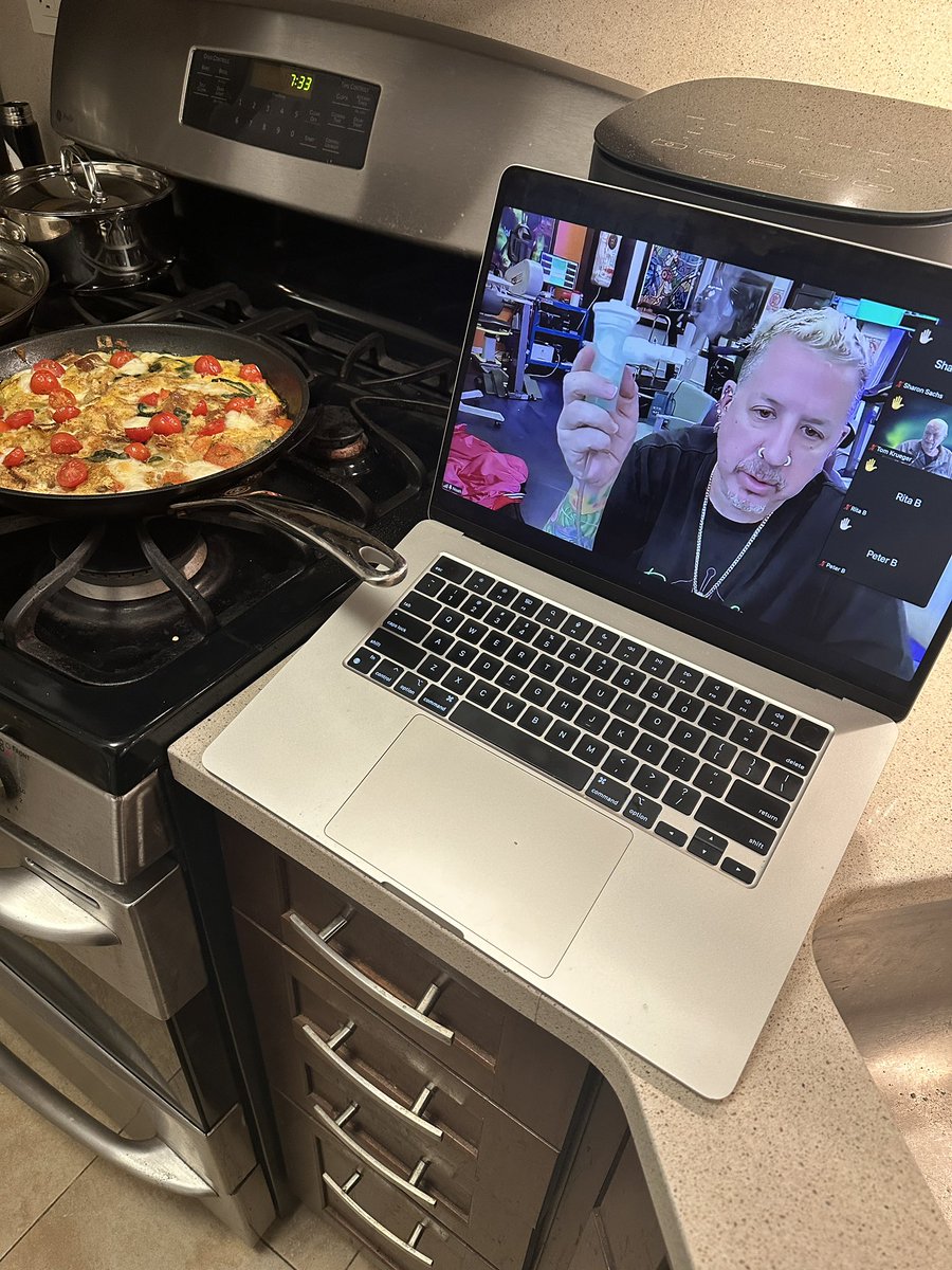 becleartoday's tweet image. Colorful Noah, colortul frittata, dependable Aeroeclipse XL nebulizing cup!!!!
@monaghanmedical #nebulising #nebulizer
#healthylungs #healthyfood #YesYouCan