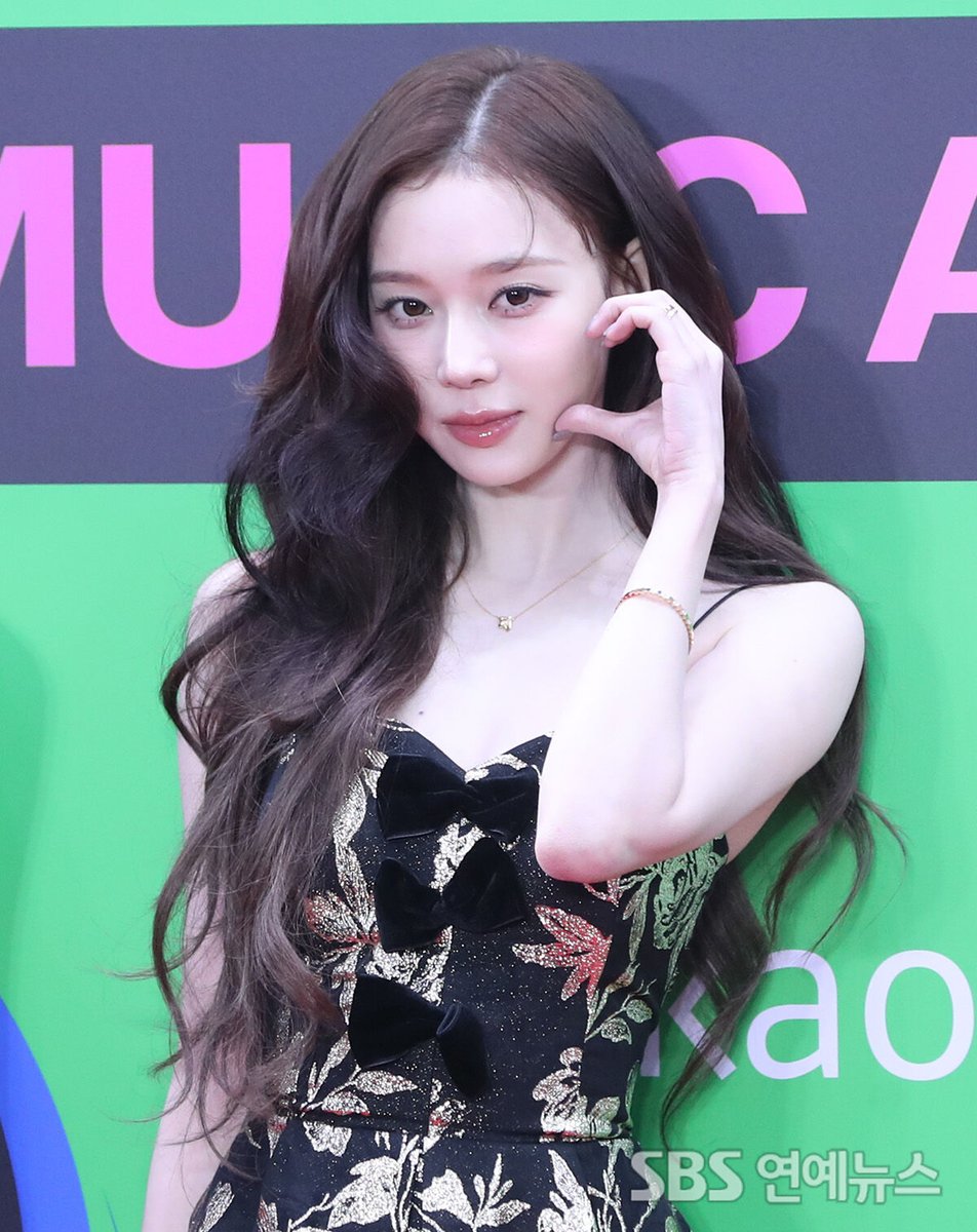 SBS_star's tweet image. “aespa WINTER Donates 200 Million Won, Joins UNICEF Honors Club
👉 Read full story here : sbsstar.net/article/N10084…

#winter #aespa #donation #celeb #SBSStar #KEntertainmentNews
Follow @SBS_star for more updates!”