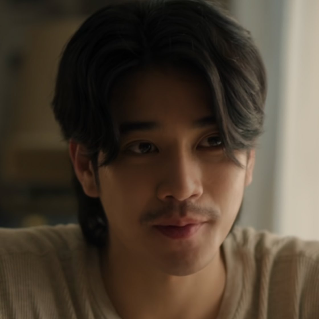 คนอื่นไว้หนวดได้มาดดุๆ ทรงกษัตริย์ขี่ก้านกล้วย ปกครองบ้านเมือง แล้วทำไมยัยนี่ 😔