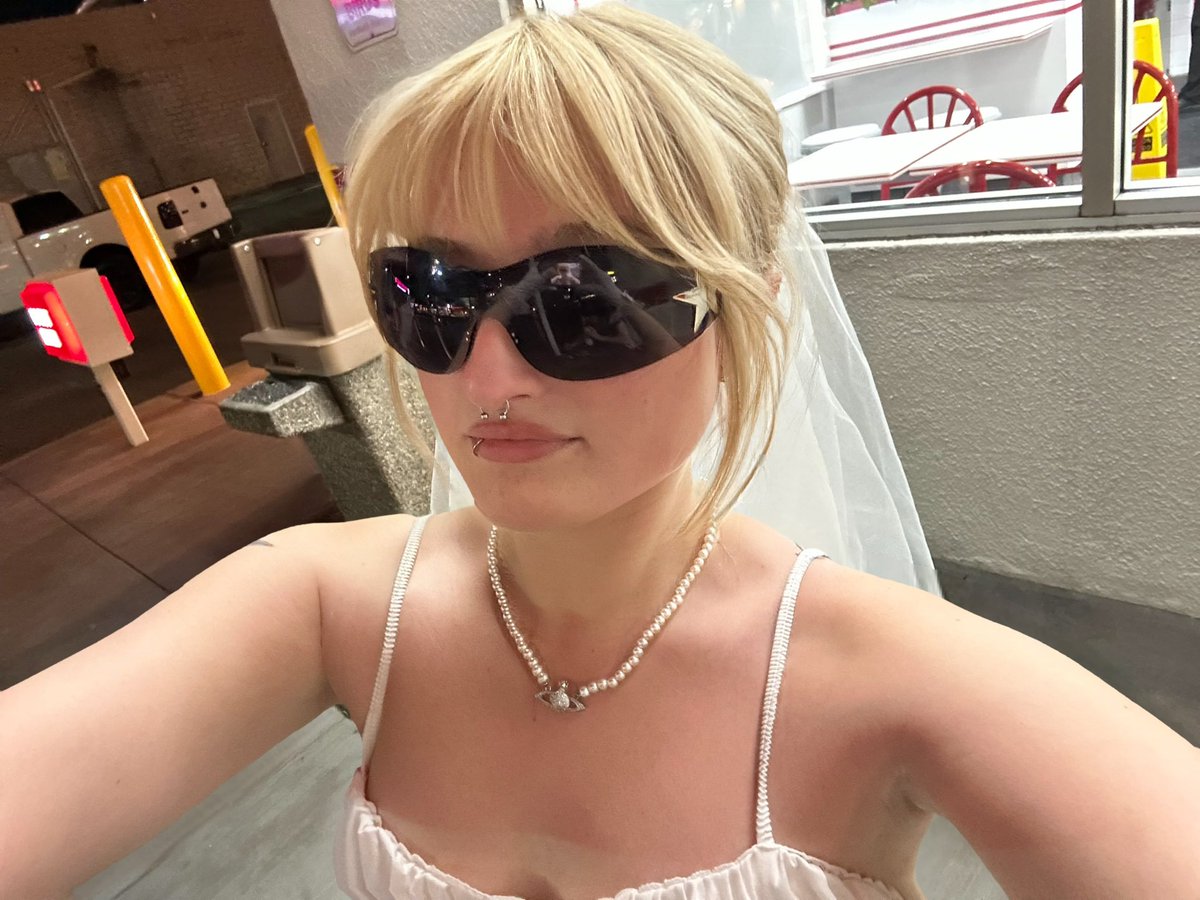 erica ★ tweet media