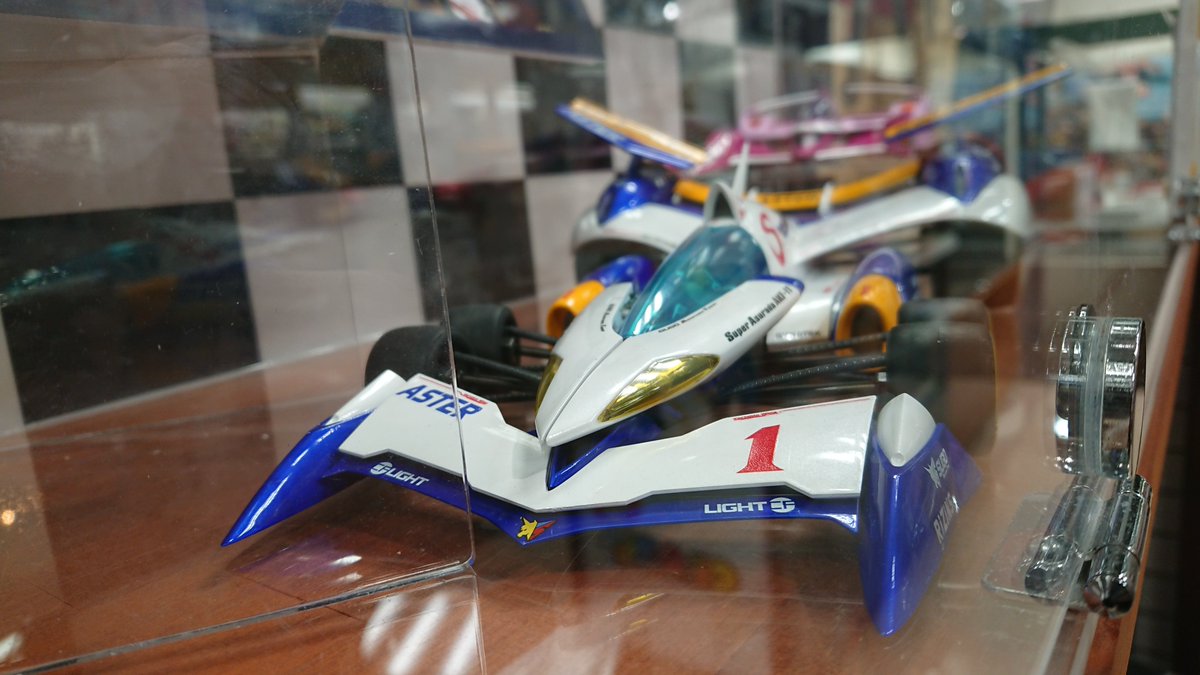 kagajoutarou's tweet image. 見に来ました～VA Hi-SPEC スーパーアスラーダAKF-11 35周年エディション👊
ハイスペ初のカラーリング、実在感は半端ないです
（でも、やはりZEROのカーナンバー30 ウィナーズVer.がほしいですな…🤤
#サイバーフォーミュラ
#CF35th