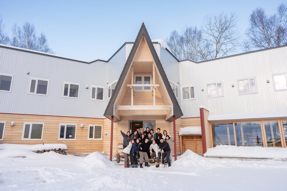 PRTIMES_LIFE's tweet photo. オフィスを離れ、雪の北海道へ | Compath、博報堂港部の越境型チームビルディング研修を実施 https://t.co/mV947D8bmm https://t.co/OgyAIirHLm