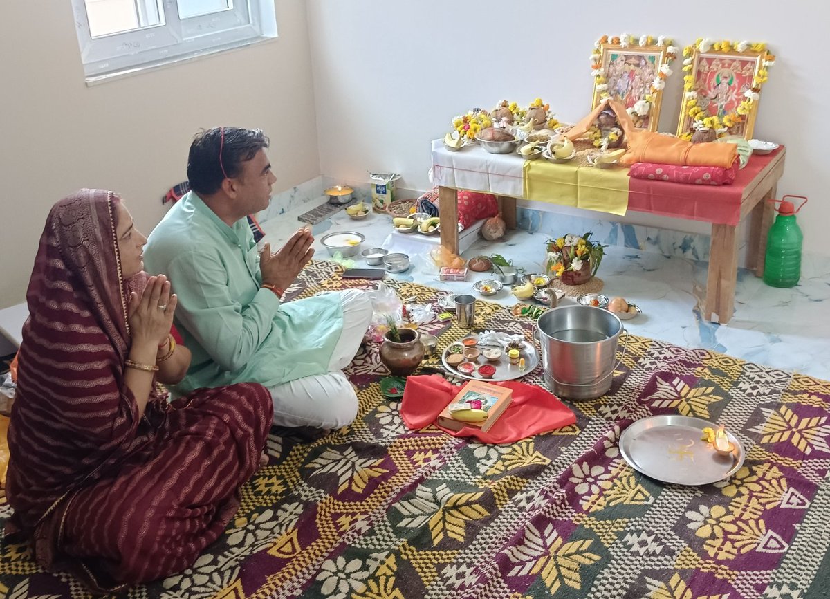 आप सभी को चैत्र नवरात्रि व हिंदू नव वर्ष की हार्दिक शुभकामनाएँ।

माँ जगत जननी आप सभी का कल्याण करें।