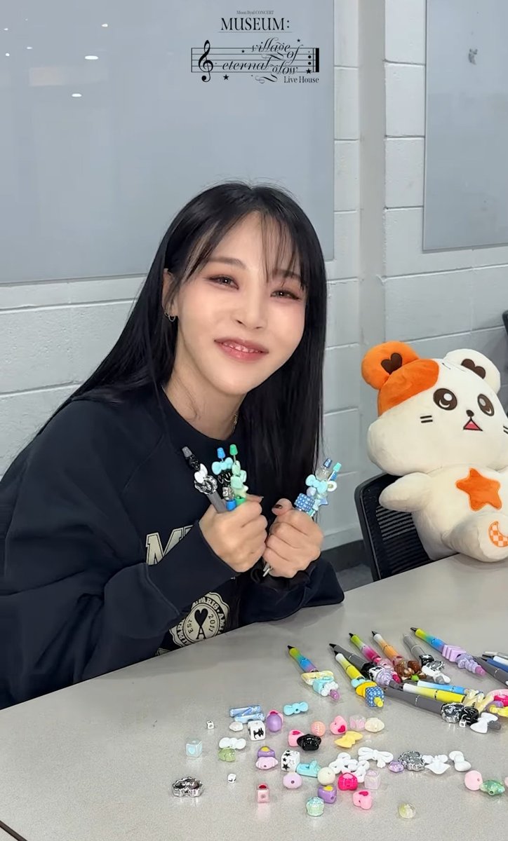 like how....
same person. i'm crying either way
❤️‍🔥ㅠㅠㅠㅠㅠㅠㅠㅜㅜ🥹ㅜㅜㅜㅠㅠ

#mamamoo #마마무 #moonbyul #문별