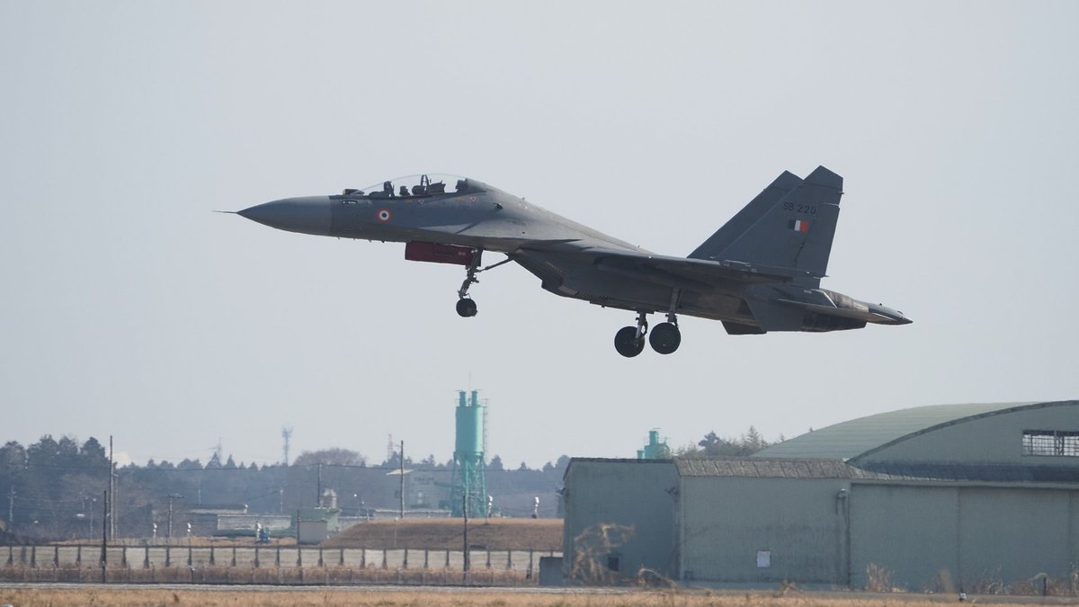 あきづき tweet media