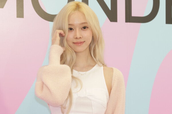 Bitchimpanzee's tweet photo. 에스파 윈터가 2억원을 기부했다.
유니세프에 1억은 분쟁 지역 어린이들을 위해, 삼성서울병원에 1억은 경제적으로 어려운 환자들을 위해 쾌척했다.

 작년엔 산불 피해 지역에도 1억을 냈고, LA 산불과 홍콩 화재 구호 활동까지 꾸준히 이어왔다. 올해 나이 25살이다.

소신발언:받은 사랑을 세상에 돌려주는 사람이
진짜 스타다 사랑해 윈터❤️