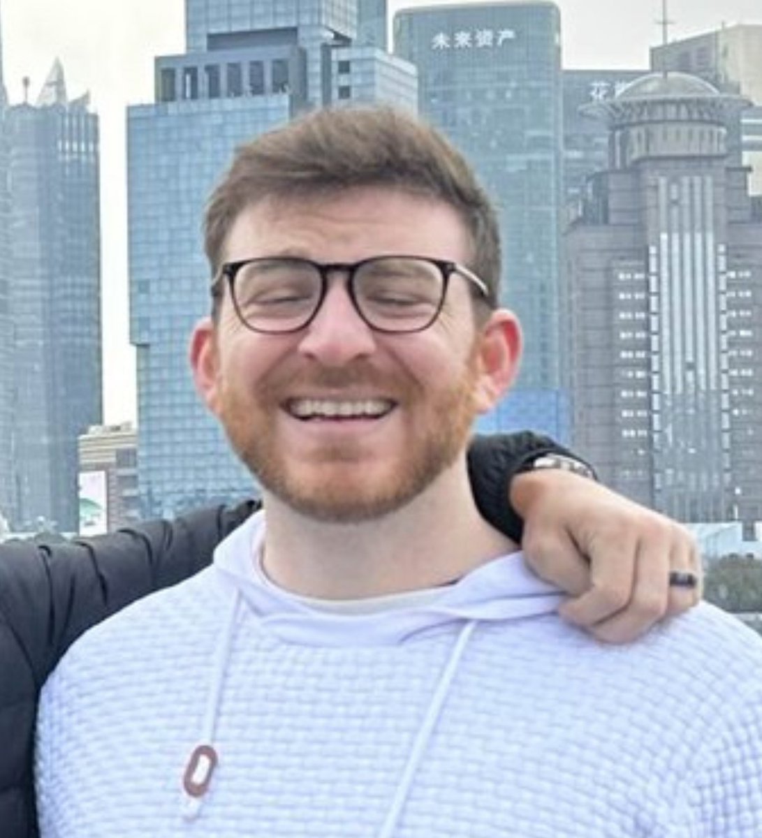 PhummyLW tweet media