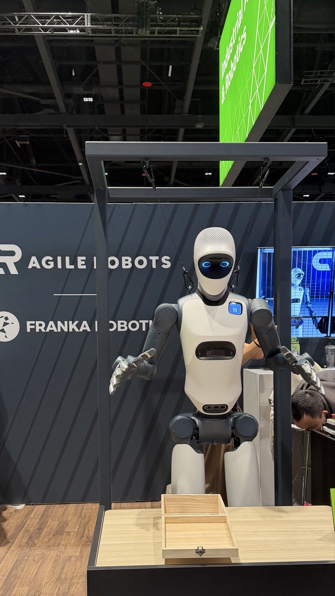 Lexi Love tweet media