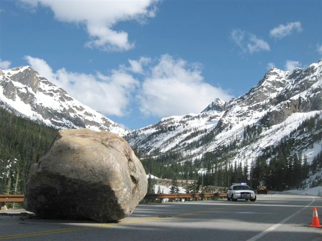 CAT1PRO's tweet image. #NorthCascadesHighway #WA #SR20 is closed due to rocks on the roadway. Some are over 200 feet long. I love to ride #Motorcycles there in the summer. So beautiful. Please be alert for rocks on the road ahead of you always.
#PNW