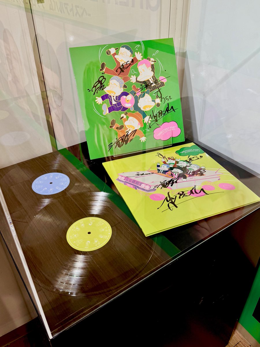 towervinyl's tweet photo. 【#RIPSLYME】
RIP SLYME「GREATEST FIVE LP EDITION VOL.1&amp;VOL.2」
本日入荷しましたー💚💛
6Fにて大型展示やコラボポスター掲出、サイン入りLPが当たる抽選を開催中！
ぜひご来店くださいませ🚗🏎️！
https://t.co/XuYzJCpHSi https://t.co/bZOFzL3ukd