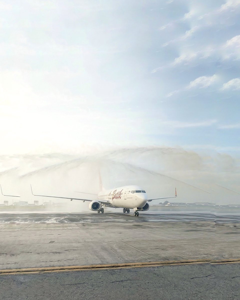 MY_Airports's tweet photo. Batik Air (OD) now flies between Guangzhou (CAN) and Kuching International Airport (KCH) twice weekly ✈️, opening up more opportunities to explore Sarawak’s rich culture, heritage, and vibrant food scene. #MYairlinesstories #KCH #BatikAir https://t.co/c4pyei4LqH