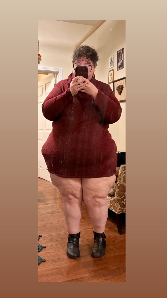 ChloeJiggles tweet media