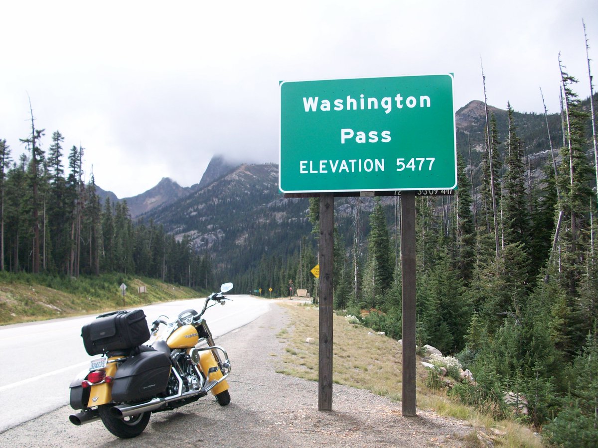 CAT1PRO's tweet image. #NorthCascadesHighway #WA #SR20 is closed due to rocks on the roadway. Some are over 200 feet long. I love to ride #Motorcycles there in the summer. So beautiful. Please be alert for rocks on the road ahead of you always.
#PNW