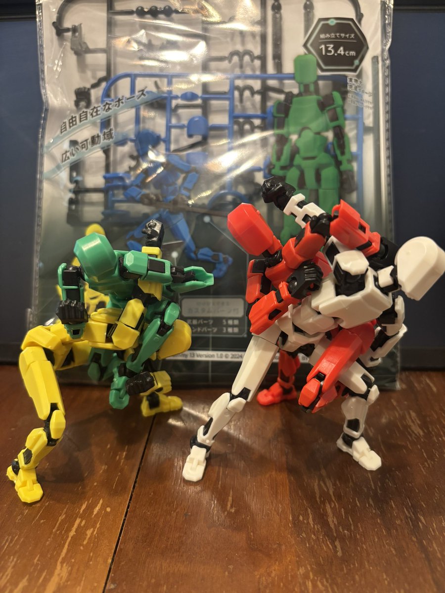 ABC95198438's tweet photo. 戦闘フィギュアって凄いねえ
コブラツイストかけても
卍固めしても自立してるの凄い https://t.co/ENDJCTdNIV
