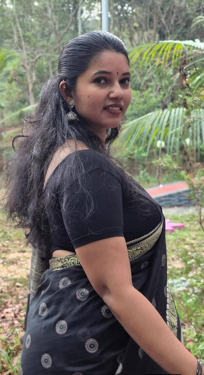 ஆனந்தி tweet media