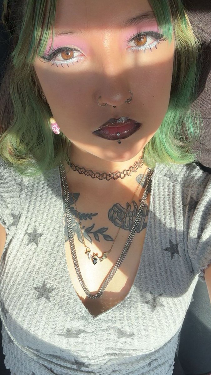 loserlys_'s tweet photo. 💚🐸🍀🦖 https://t.co/OAsjFe51h7