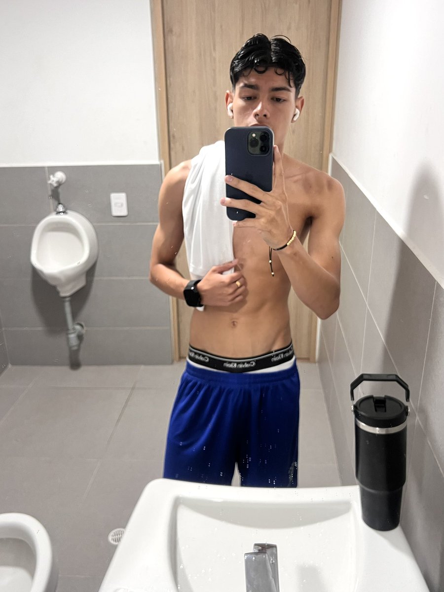 sebas_r19 tweet media