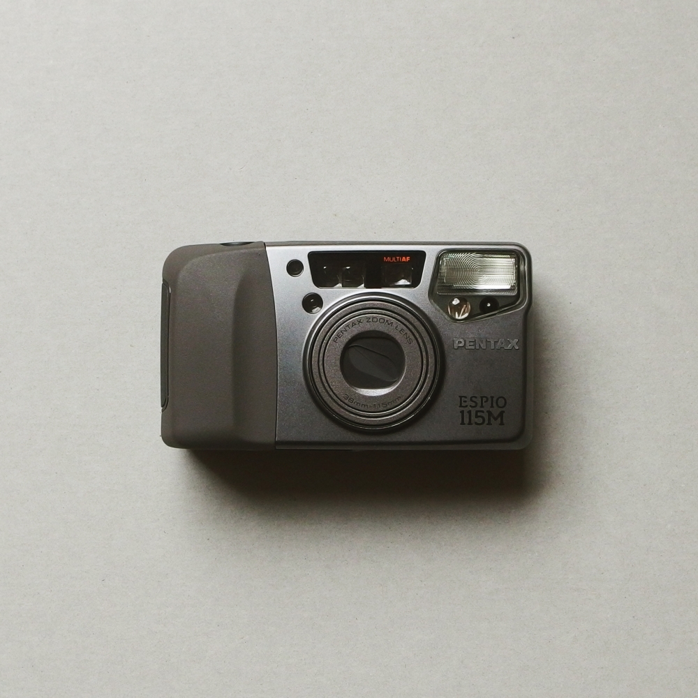 champcamera's tweet photo. ペンタックス #ESPIO115M ￥14,800- by #たまプラーザ 店

1996年の発売のコンパクト #フィルムカメラ。
軽量ボディに38mm-115mmの3倍ズームレンズを搭載！
グリップによるホールド感も良い1台です。

#田園都市線
https://t.co/63K5JVlPgH https://t.co/YEsrT5GCks