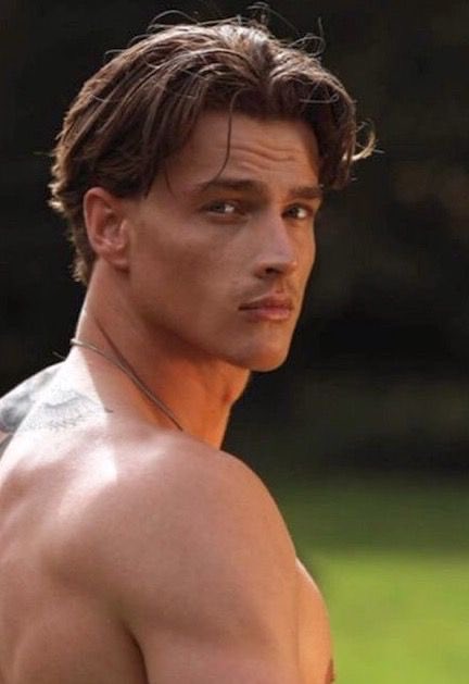This is the best haircut for a sensitive young men:  if you have straight or slightly wavy hair. Whether you keep it a bit longer in the back and on the sides is something you’ll have to try out it depends a bit on your face shape, but in general, it works. Overall, this is the