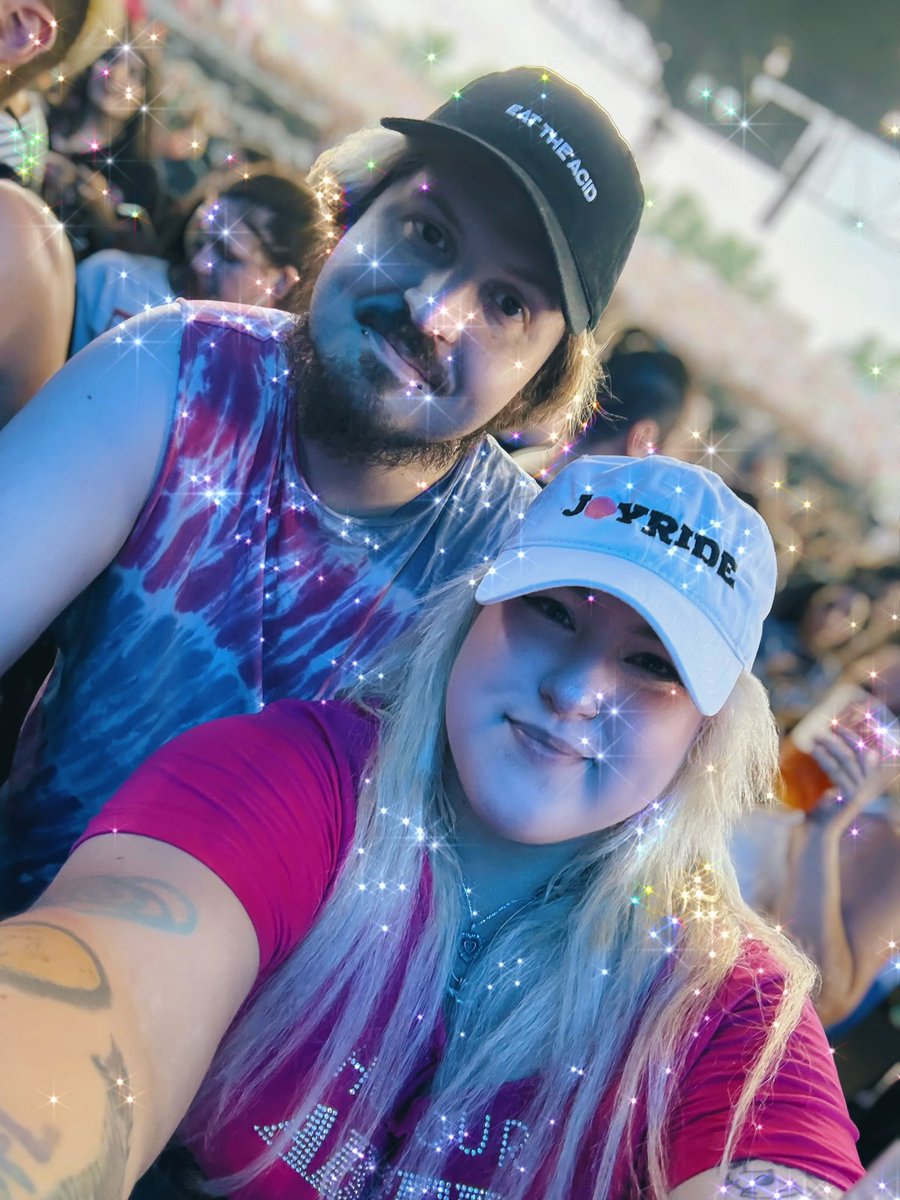 daisytherainbow's tweet image. when your bf is an animal too 🥹