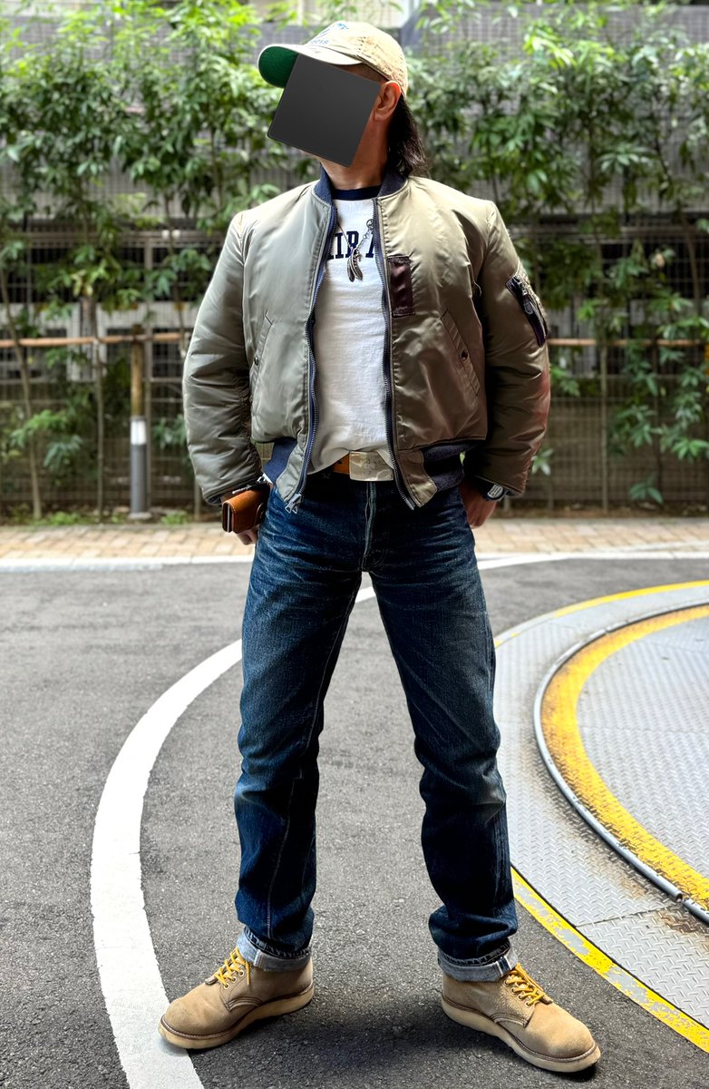 nojeans_nolife's tweet image. マブダチ兄さんが
オレをイメージしてこさえてくれた"Ｊ-SHOCK"
そのモデルと思われる
バズのB-15D MOD🛩️
デカールはエアフォースじゃなく
"buzz ricksons"なんですわ🤘

リバーシブルで
裏📀は"B-15C MOD"バージョンが見られる👺👍

#buzzricksons
#therealmccoys
#denime66xx