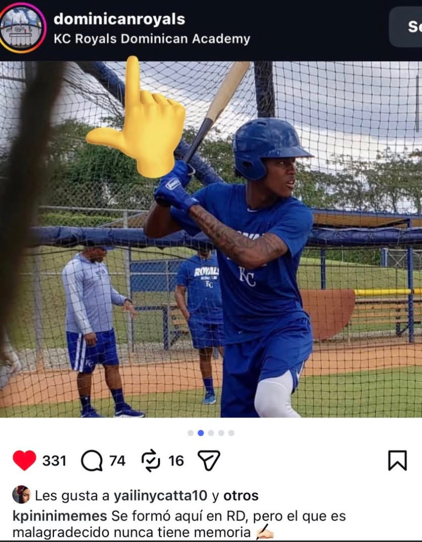 OsGstar's tweet photo. @ListinDiario El wue inmigró a Rd le matamos el hambre en RD aprendió a jugar en RD firmó en RD el es la definición que dicen que el Venezolano es mal agradecido de nacimiento 😂😂😂 https://t.co/b5PCUGaSBp