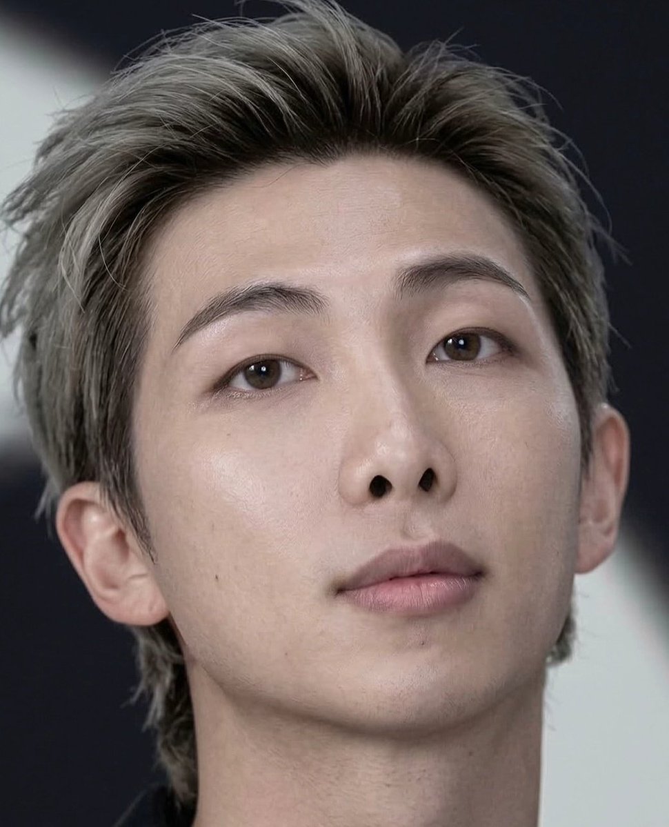 magnis 🥢🪭 tweet media