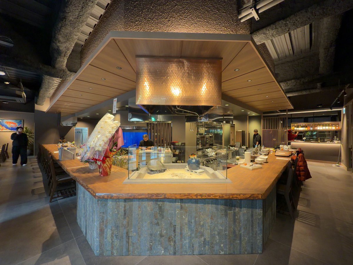 bisou_official's tweet photo. 📍美味礼讃 風林火山 

趣ある外観と、自慢の囲炉裏で焼きあげる
原始焼きなどこだわりの詰まったお店
⁡
全国各地から厳選した新鮮な食材・
お食事と相性抜群のドリンクが充実🥃⠜

※当社で仲介・設計施工させて頂きました
⁡
#熊本観光 #熊本居酒屋 #熊本グルメ #熊本ディナー #風林火山 https://t.co/tge8B9LMfT