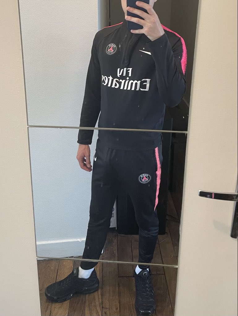 livreur en survet 14k tweet media