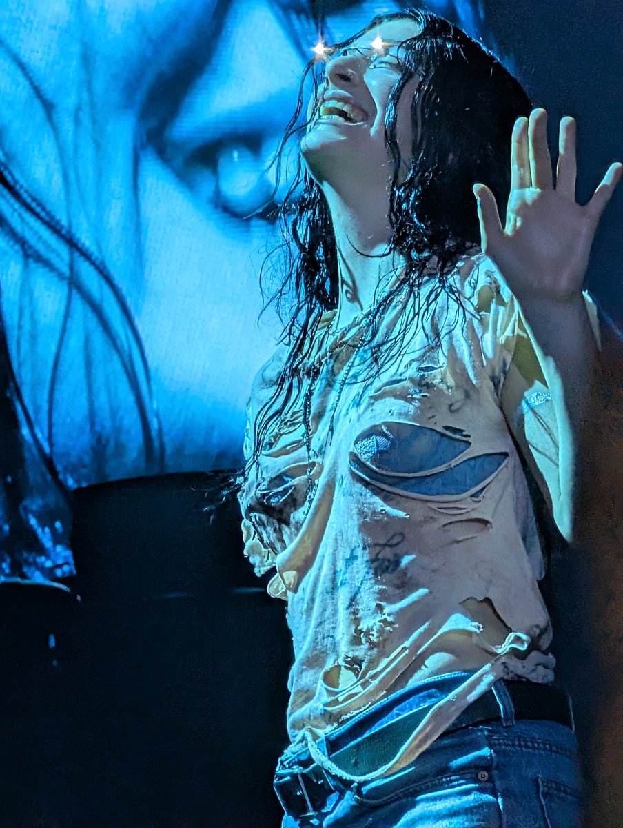 soyreni's tweet photo. Lorde in Paraguay @Asuncionico_ @lorde @LordeUpdatesBR #UltrasoundWorldTour https://t.co/UWIDJs6FmZ