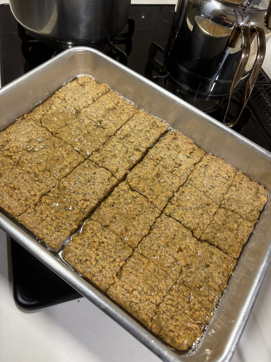 Ramadan2026最終日となり、やっとシロップ付けのデザートを一つ作りました🥳
毎年シロップいっぱいのデザートを食べたくなるのに、今年はその気持ちになることはなくて、作ることも無かった。
このままラマダン月を終えるのはちょっとと思い、今日は作りました🌙