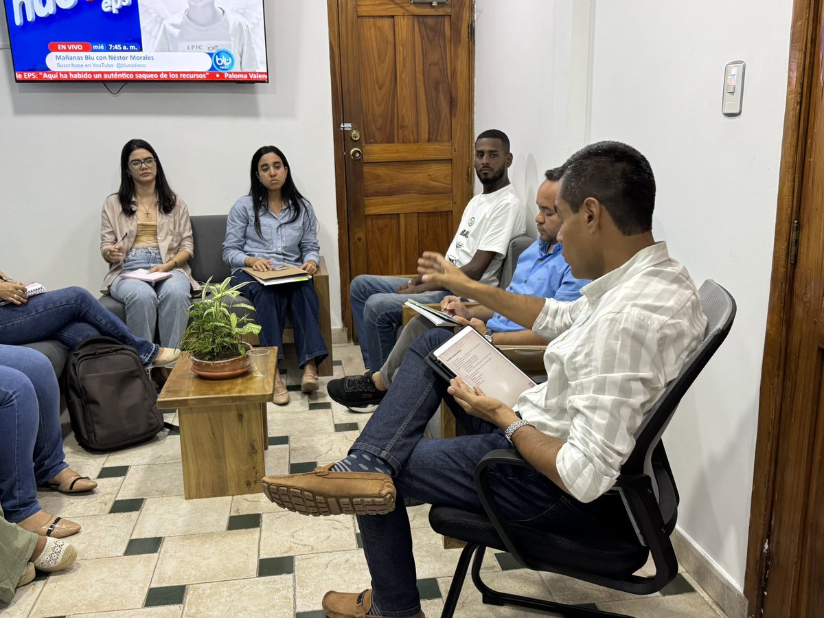 ¡Trabajo en equipo! 

Revisando avances, planeando metas y responsables con los equipo de Jurídica y Comunicaciones. 

Un 2026 de hechos, presencia en territorio y atención a las prioridades de los cordobeses.