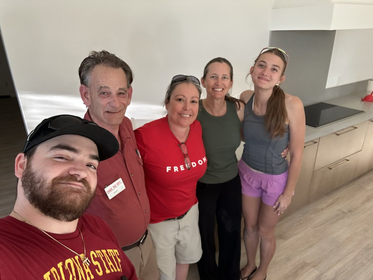Day 2 on the job and my crew is already out pounding pavement! 💪☀️

Five more ballots dropped in the box for SRP—keep 'em coming! 

Who's joining the fight for freedom and better rates? Let's go! 🇺🇸