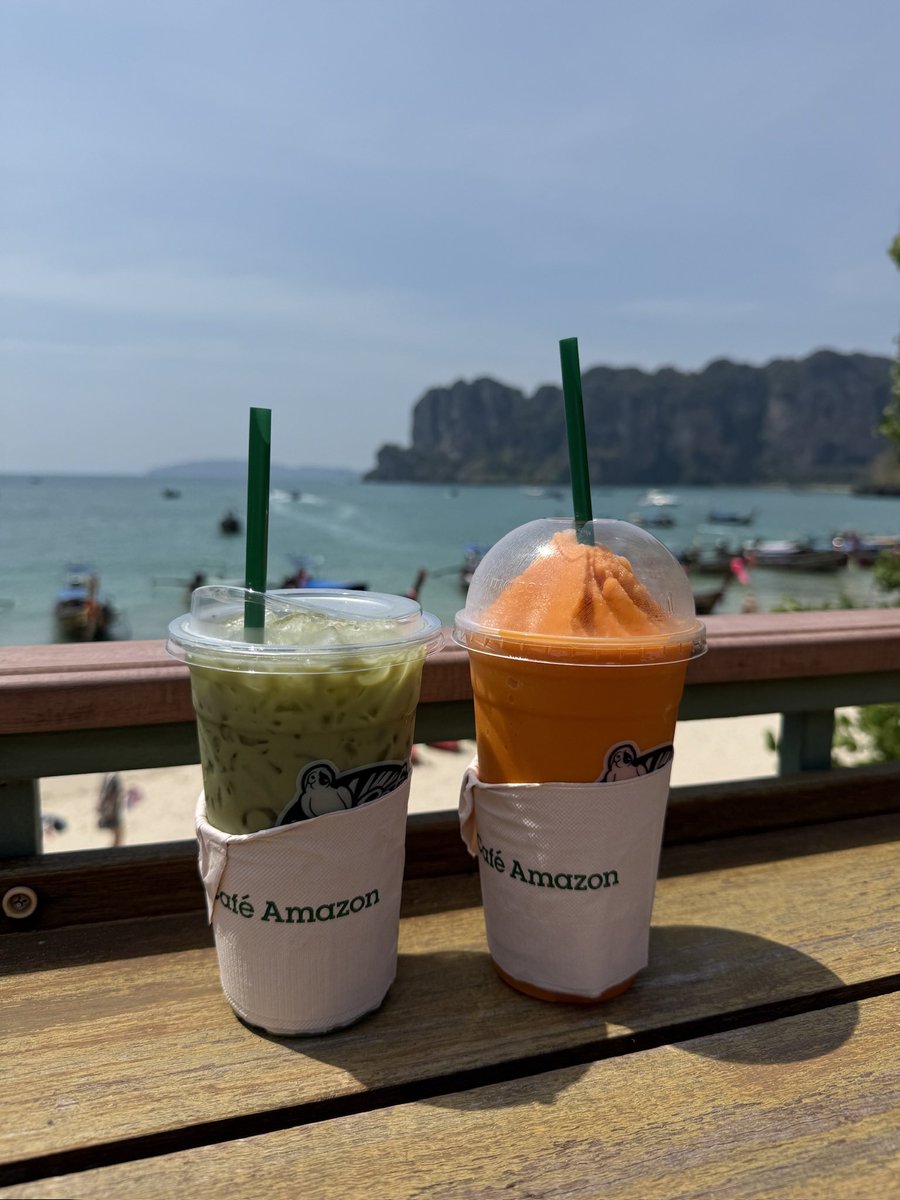 NThai0822's tweet photo. 例の最強のカフェAmazonはクラビ・ライレイビーチにあります🏝️ https://t.co/gGtQTWw5Uc