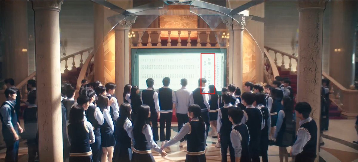 This theory might actually be true… Hui Ju and Jeong U have different tie colors. And Hui Ju is the top student at the Royal Academy 😳